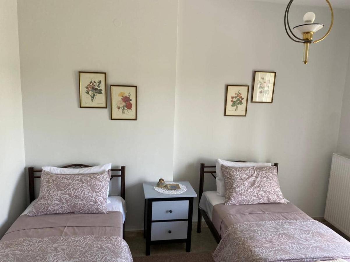 Polys Apartment And Paraskevi Studio With View Ptolemaida Exterior foto