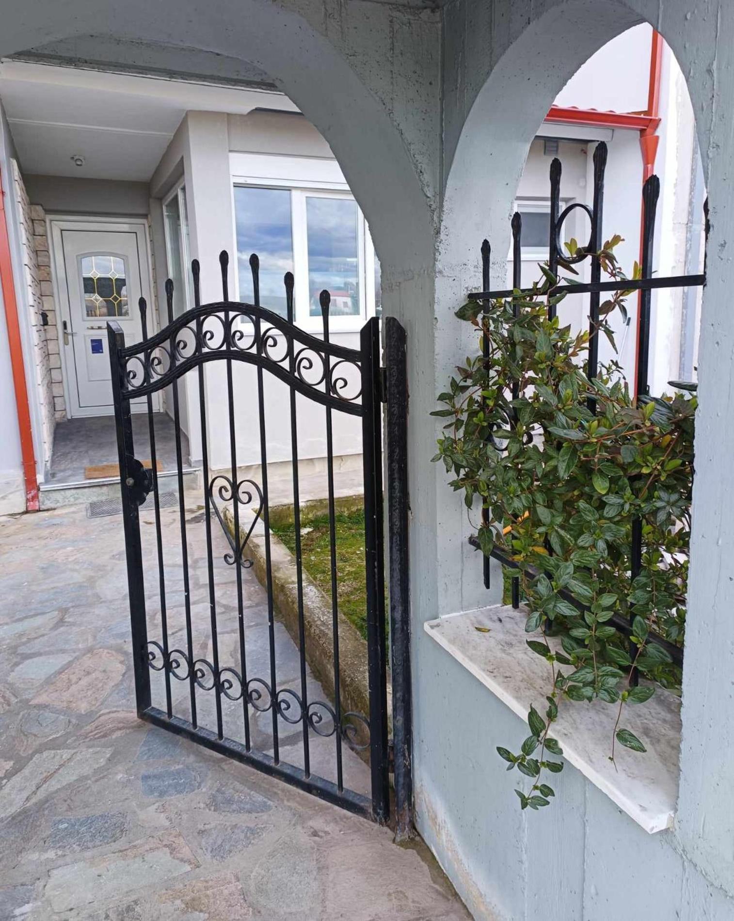 Polys Apartment And Paraskevi Studio With View Ptolemaida Exterior foto